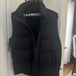 Aritzia Supersize puffer vest . Great condition like new black vest!